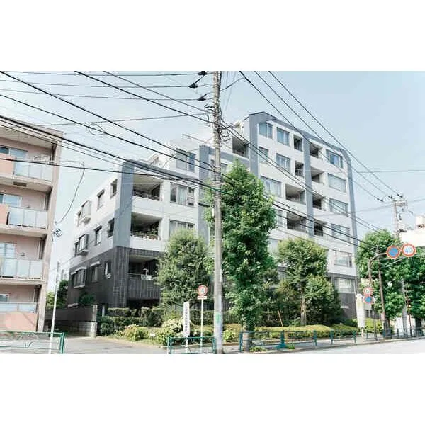 代田パークハウス 小田急線「世田谷代田」駅まで徒歩14分など、2沿線利用可能。渋谷方面へスムーズにアクセスできます。