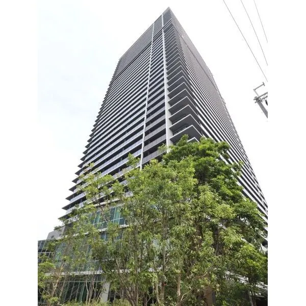 ジオタワー大阪十三 敷地南側から撮影