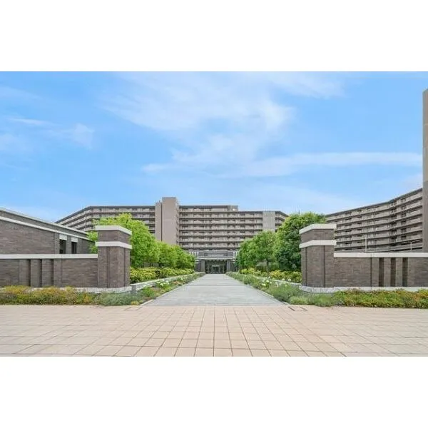 ユニヴェルシオール学園の丘 外観