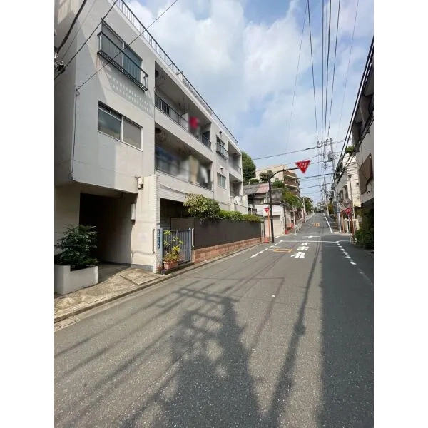 台東区谷中2丁目 南東側道路