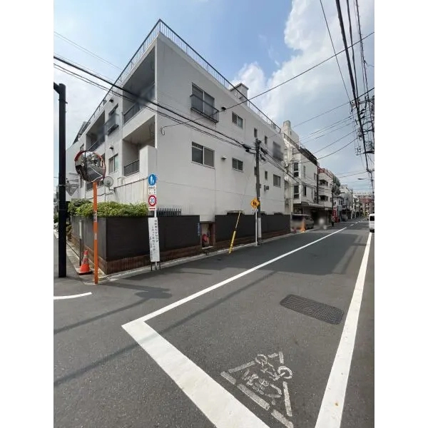 台東区谷中2丁目 北東側道路