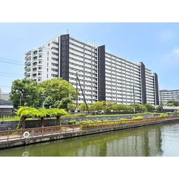 アーバンハイツ北砂 ゆとりある敷地に建つ総戸数の多い大規模マンション。 管理体制の整った安心感あるコミュニティです。