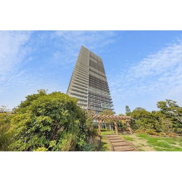 ブリリア有明シティタワー 2014年12月築 33階建免震構造タワーマンション