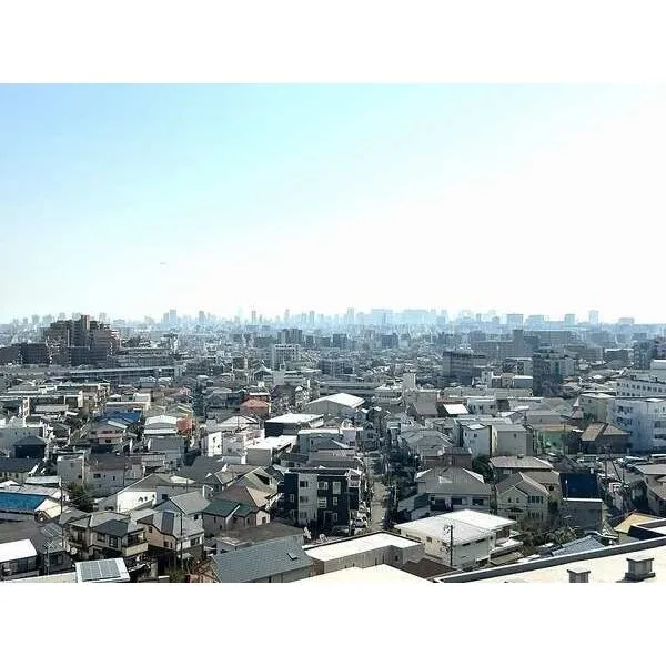 BELISTA吹田山手町 南向きにつき光と風をたっぷりと取り込めます。バルコニーへ出て気軽にリフレッシュできそうです。