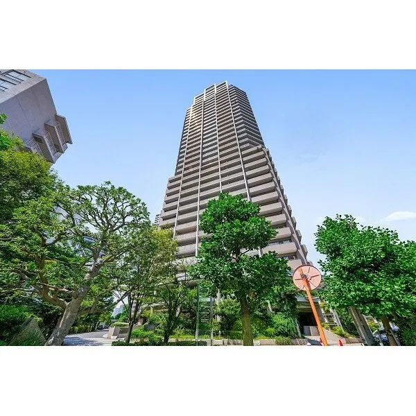 キャナルワーフタワーズEAST 緑が豊富なマンション敷地内です