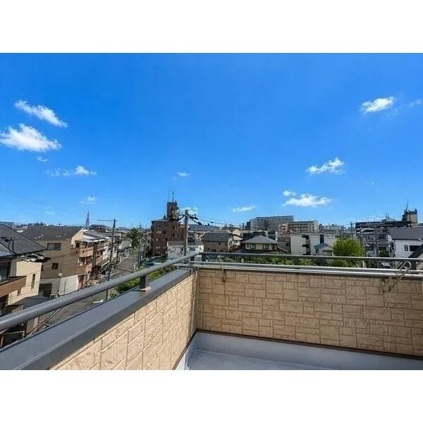 大阪市東淀川区大道南2丁目 落ち着いた住環境です。遠くの空まで見渡せ、晴れた日には気持ちの良い青空を楽しむことができそうです。