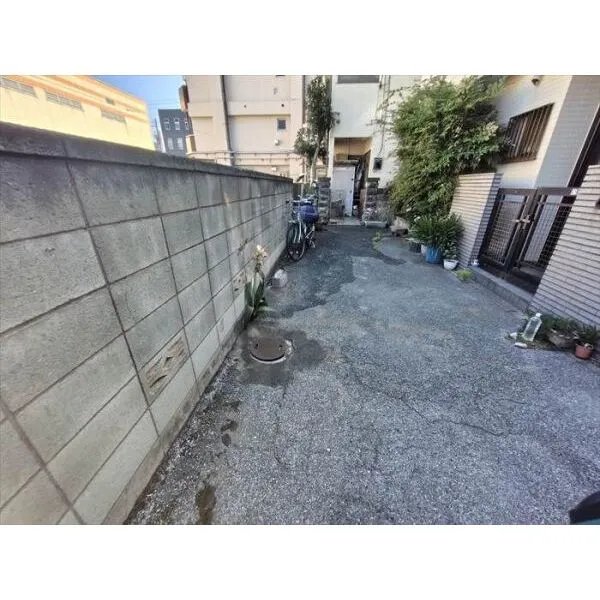 板橋区高島平7丁目 共有通路(建築基準法の道路ではない)の持ち分があります。