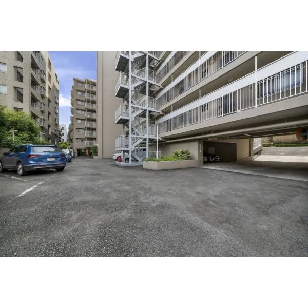 日商岩井第2本郷マンション 駐車場