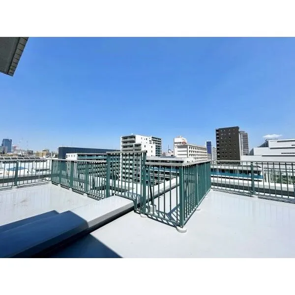 ルネ・ベイグランデ 角部屋の為、広々としたルーフバルコニー