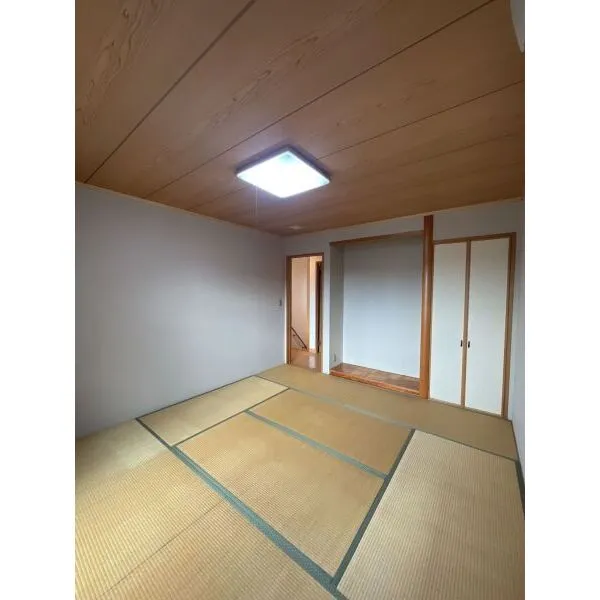 秦野市本町3丁目 2階和室