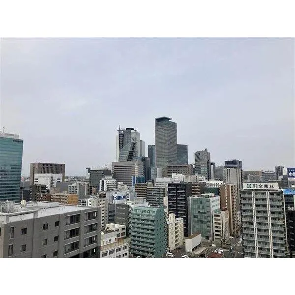 NAGOYA the TOWER 15階部分につき、眺望・通風ともに良好。高い建物が近接しておらず、晴れた日には広い青空が望めます。