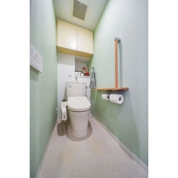 ライオンズステージ蒲田アクロスフォート 収納スペースがあるので、トイレットペーパーのストックや掃除用品を収納できます