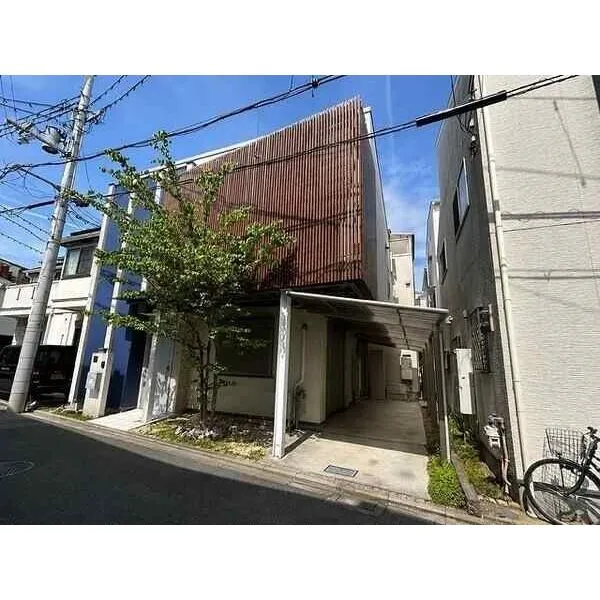 守口市八雲北町2丁目 西側の前面道路幅員は約5mです。訪問者の顔を確認できるTVモニター付きインターホンがございます。